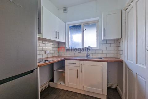 Studio to rent, Burnaby Road, Southend-On-Sea SS1