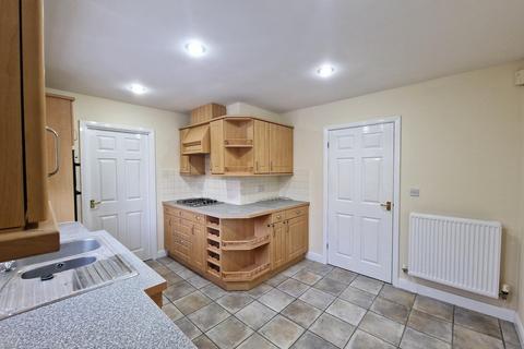 4 bedroom detached house to rent, Old Farm Drive, Codsall WV8