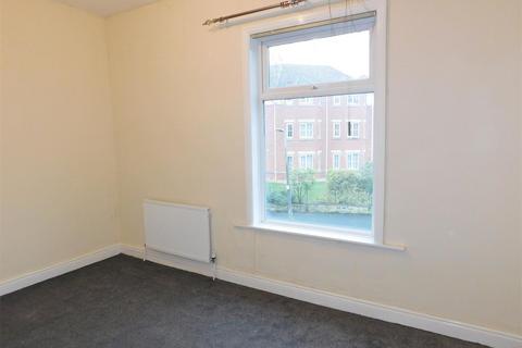 3 bedroom terraced house to rent, Mosley Avenue, Seedfield, Bury