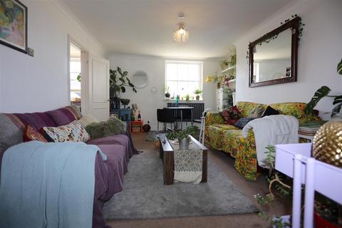 2 bedroom flat to rent, Regency Square, Brighton