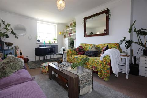 2 bedroom flat to rent, Regency Square, Brighton