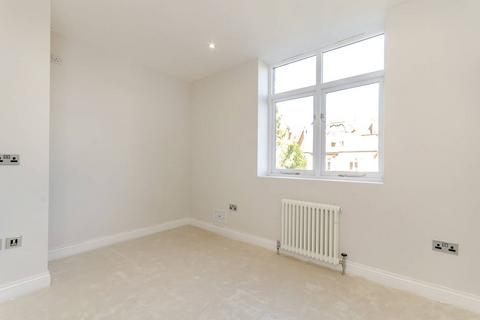 3 bedroom flat to rent, Harold Road, Crystal Palace, London, SE19