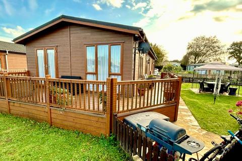 2 bedroom lodge for sale, Flag Hill, Great Bentley, Colchester, CO7