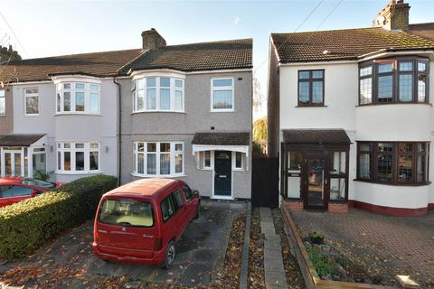 3 bedroom end of terrace house for sale, Lyndhurst Drive, Hornchurch, Essex