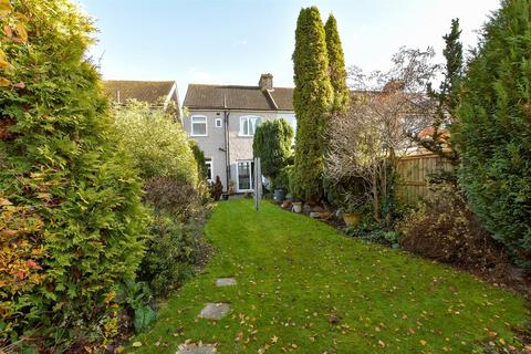 3 bedroom end of terrace house for sale, Lyndhurst Drive, Hornchurch, Essex