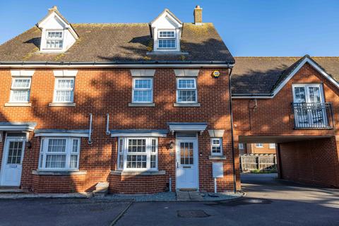 4 bedroom semi-detached house for sale, Larch Close, Hersden, CT3