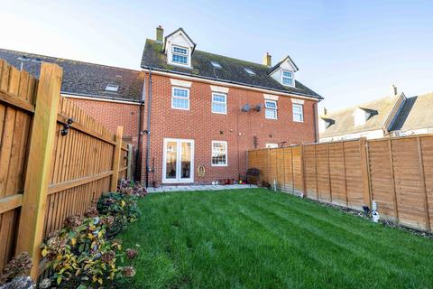 4 bedroom semi-detached house for sale, Larch Close, Hersden, CT3