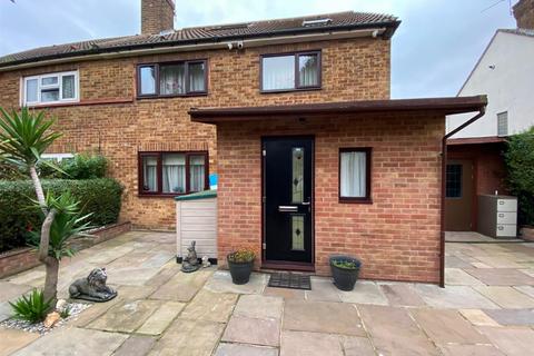 4 bedroom semi-detached house for sale, Burwood Gardens, Rainham