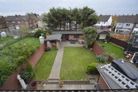 4 bedroom semi-detached house for sale, Burwood Gardens, Rainham