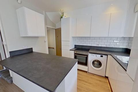 4 bedroom house to rent, Beechwood Terrace, Burley, Leeds