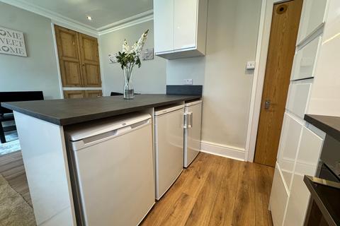 4 bedroom house to rent, Beechwood Terrace, Burley, Leeds