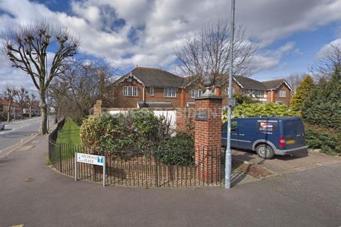 2 bedroom terraced house to rent, Archdale Place, New Malden