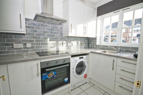 2 bedroom terraced house to rent, Archdale Place, New Malden