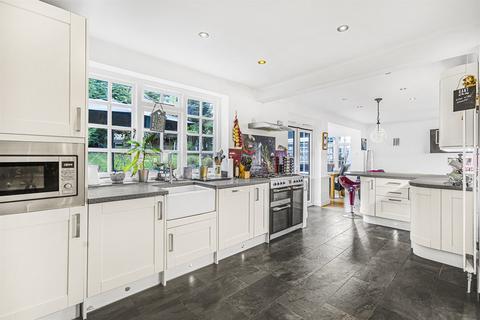 5 bedroom detached house for sale, Henley Road, Marlow