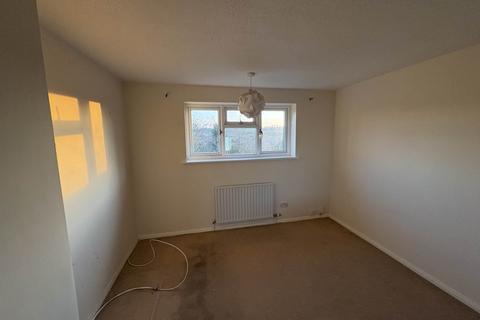 3 bedroom terraced house to rent, Cherry Tree Lane, Potters Bar