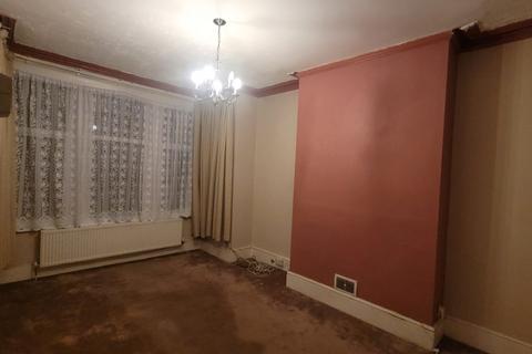 2 bedroom flat to rent, Burdett Avenue, Westcliff-on-Sea SS0