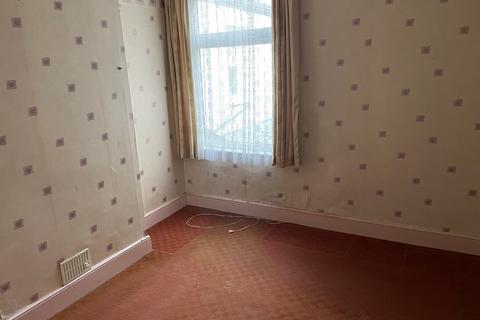 2 bedroom flat to rent, Burdett Avenue, Westcliff-on-Sea SS0