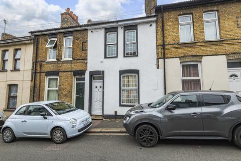 3 bedroom terraced house to rent, Wykeham Street Strood ME2