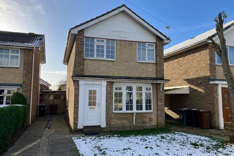 3 bedroom detached house to rent, Lawns Green, New Farnley, Leeds