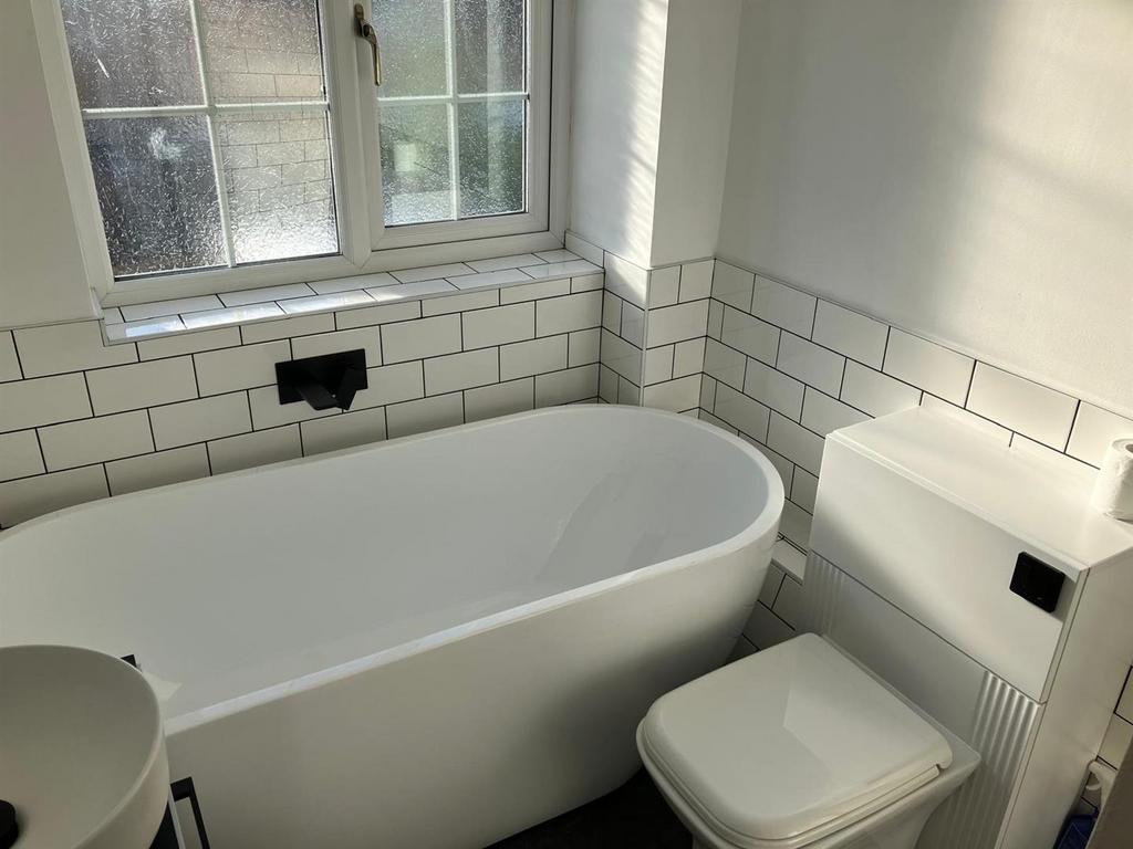 Bathroom / WC: