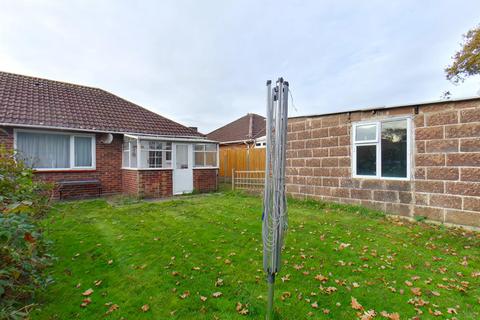 3 bedroom semi-detached bungalow to rent, Harold Road, Fareham PO14