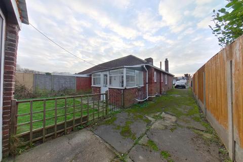 3 bedroom semi-detached bungalow to rent, Harold Road, Fareham PO14