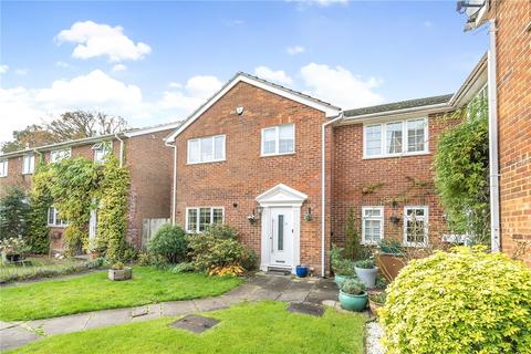 3 bedroom end of terrace house for sale, Heather Close, Farnham, Surrey, GU9