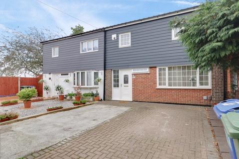 3 bedroom terraced house for sale, Mollands Lane, South Ockendon RM15