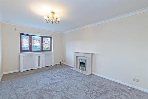 2 bedroom semi-detached bungalow to rent, Richmond Avenue, Grappenhall, Warrington, WA4