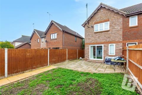 2 bedroom end of terrace house for sale, Mersea Crescent, Wickford, Essex, SS12