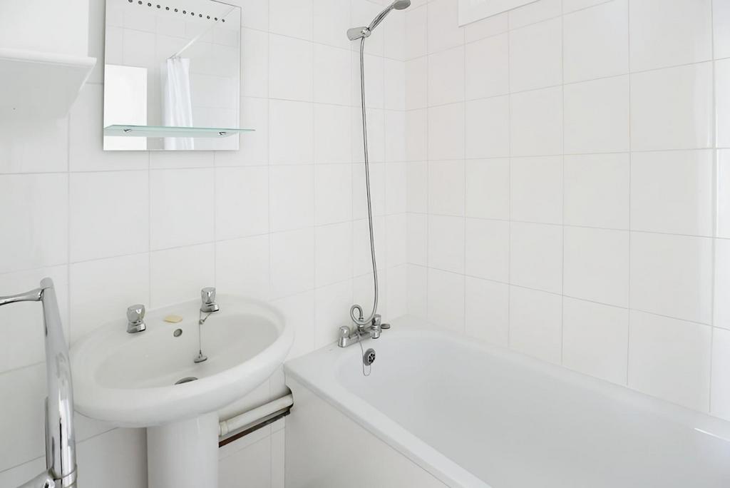 1696c0cb-Bathroom.jpg