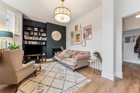 2 bedroom flat to rent, Trent Road, London