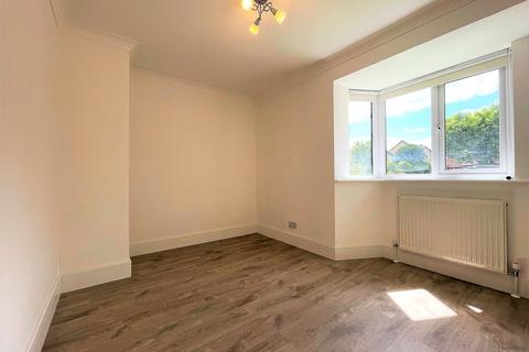 2 bedroom flat to rent, Saddleback Way, Hart GU51