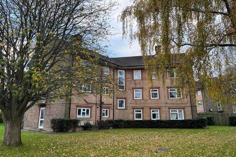 1 bedroom flat to rent, Rowena Court, Longfield Road, Horsham, West Sussex