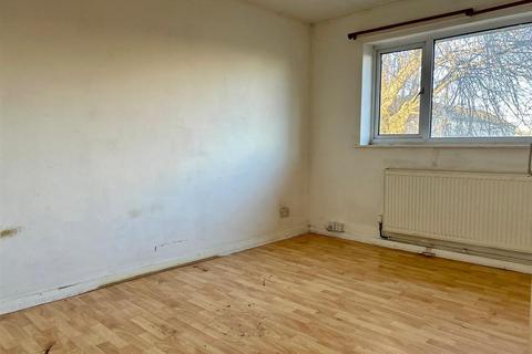 36 Clyde Chase, Leeds, LS12 1XQ