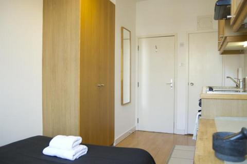 Studio to rent, Fairholme Road, West Kensington, W14