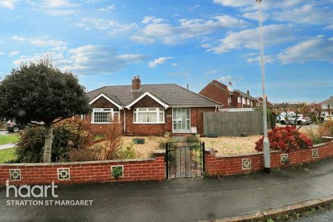 2 bedroom bungalow for sale, Crawley Avenue, Swindon