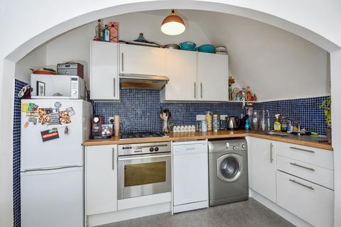 2 bedroom flat to rent, Shepherds Hill, Highgate N6