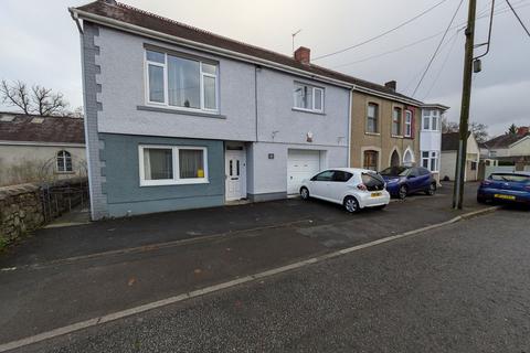 5 bedroom end of terrace house for sale, Campbell Road, Llandybie, SA18 3UP