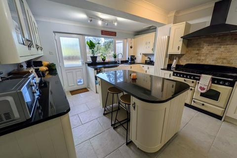 5 bedroom end of terrace house for sale, Campbell Road, Llandybie, SA18 3UP