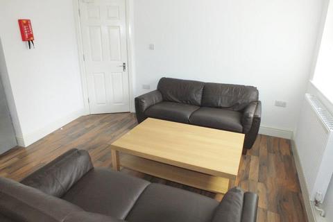 3 bedroom flat to rent, Bawas Place, Nottingham NG7