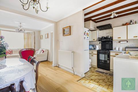 3 bedroom terraced house for sale, The Fairway, N13