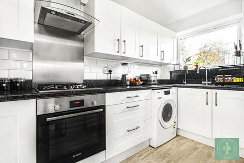 2 bedroom flat for sale, Adamsrill Close, EN1