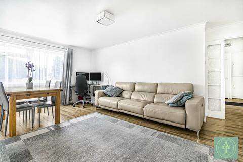 2 bedroom flat for sale, Adamsrill Close, EN1