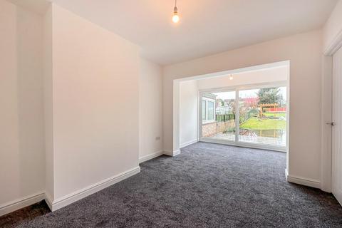 2 bedroom semi-detached bungalow to rent, Deepdene Avenue, Rayleigh