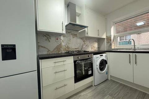 2 bedroom flat to rent, Willowbrook Road, Southall UB2