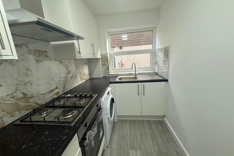 2 bedroom flat to rent, Willowbrook Road, Southall UB2