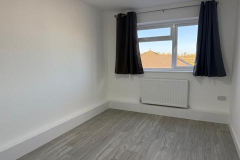 2 bedroom flat to rent, Willowbrook Road, Southall UB2