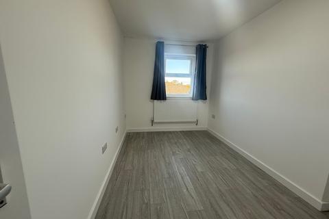 2 bedroom flat to rent, Willowbrook Road, Southall UB2