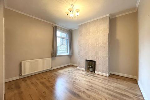 3 bedroom terraced house to rent, Lyndhurst Avenue, Bredbury, Stockport, Cheshire, SK6